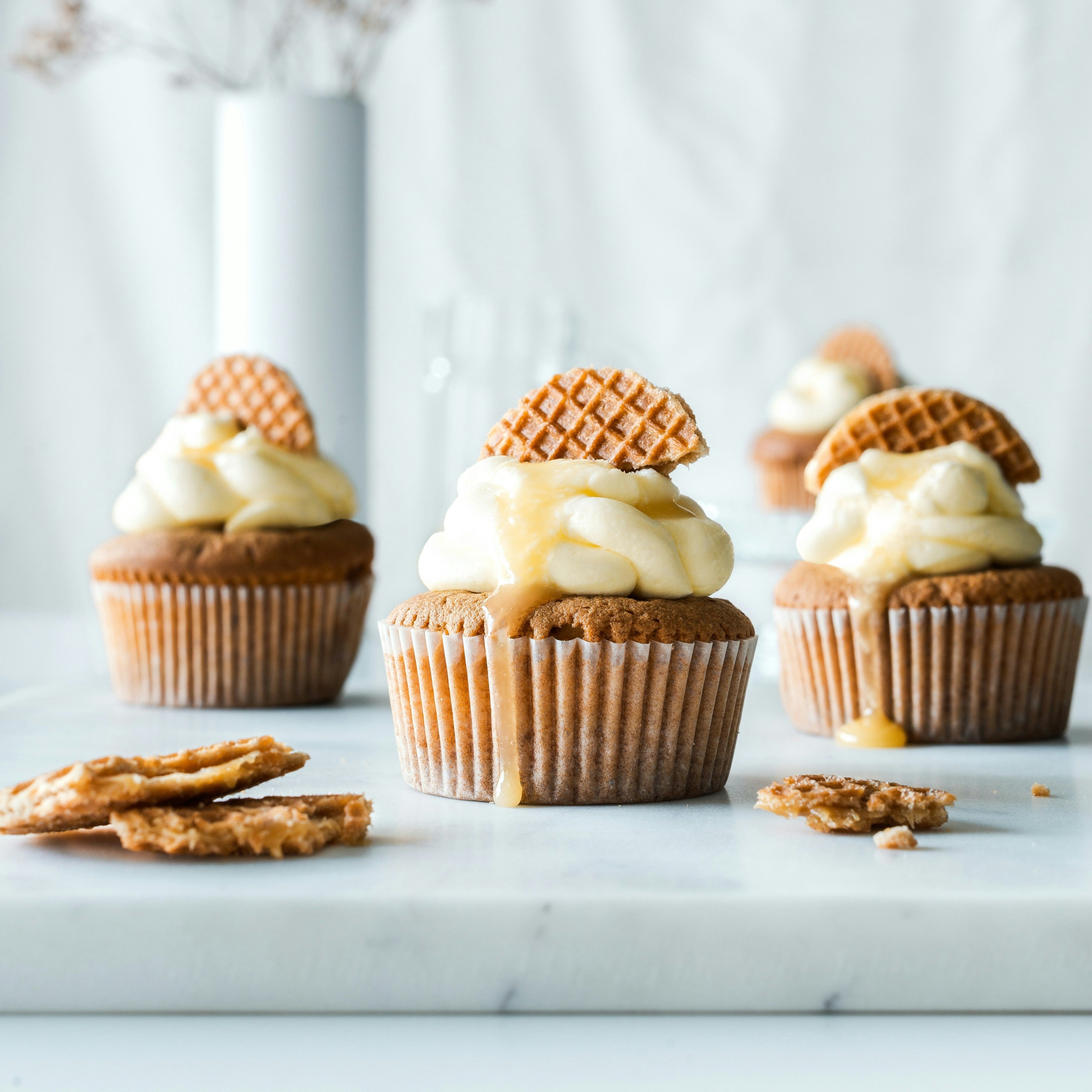 How to Make Bakery-Style Vanilla Bean Cupcakes That Sell Out Fast (Real, Human, No-Fluff Guide)