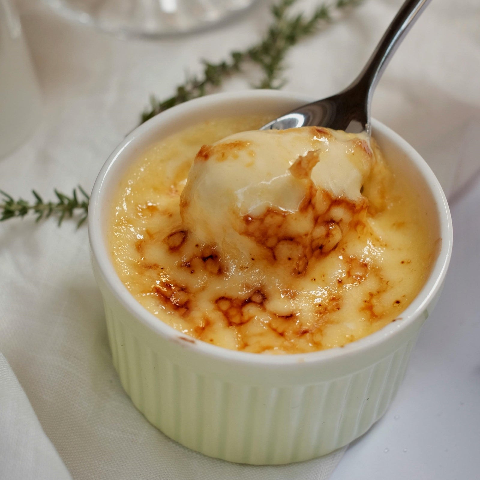 Vanilla Bean Crème Brûlée: Classic French Dessert